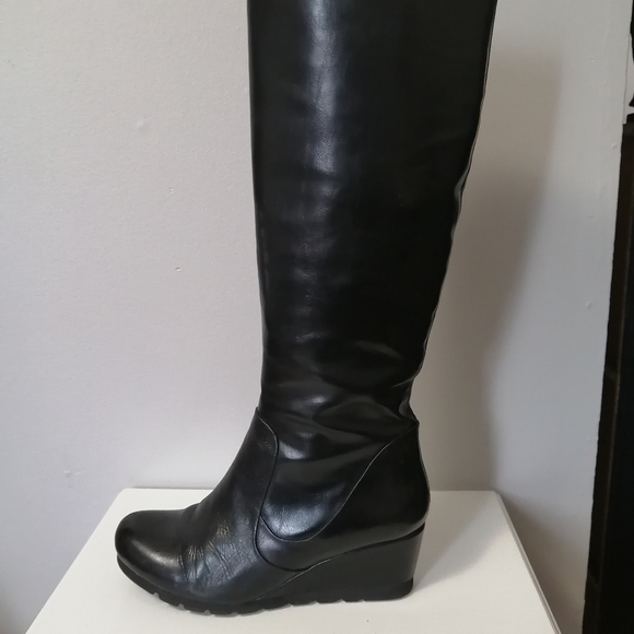 Regarde Women's Wedge Heel Black Boots - Picture 2 of 8